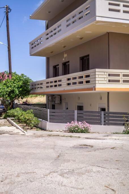 키사모스 Artemissia New Well Sided Modish House 아파트 외부 사진